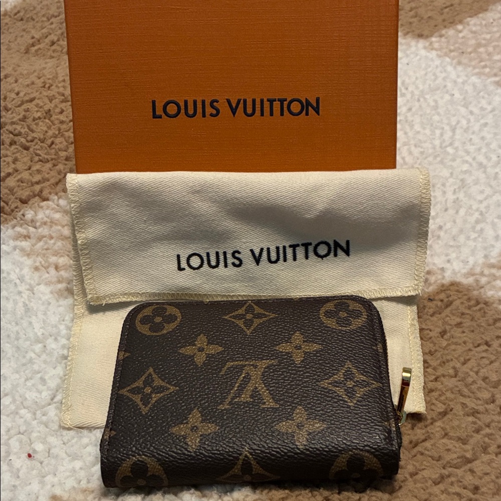 Louis Vuitton Monogram Small Zipper Wallet